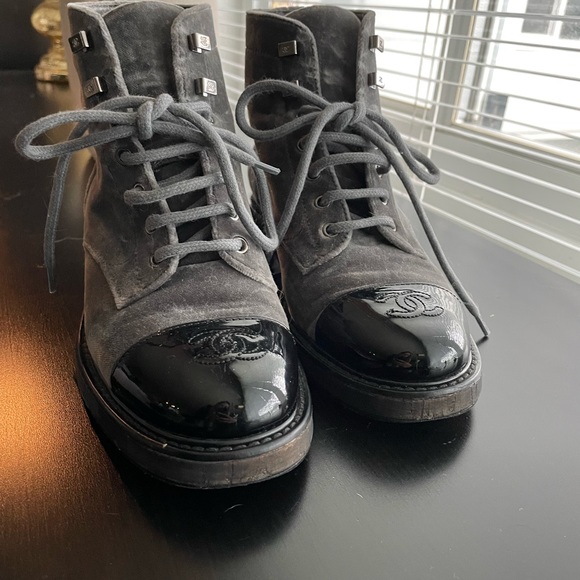 Chanel CC Logo Gray Black Combat Boots Size 37 (6) - Picture 5 of 13